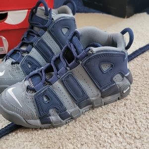 Nike Kids Sneakers in Navy and Gray